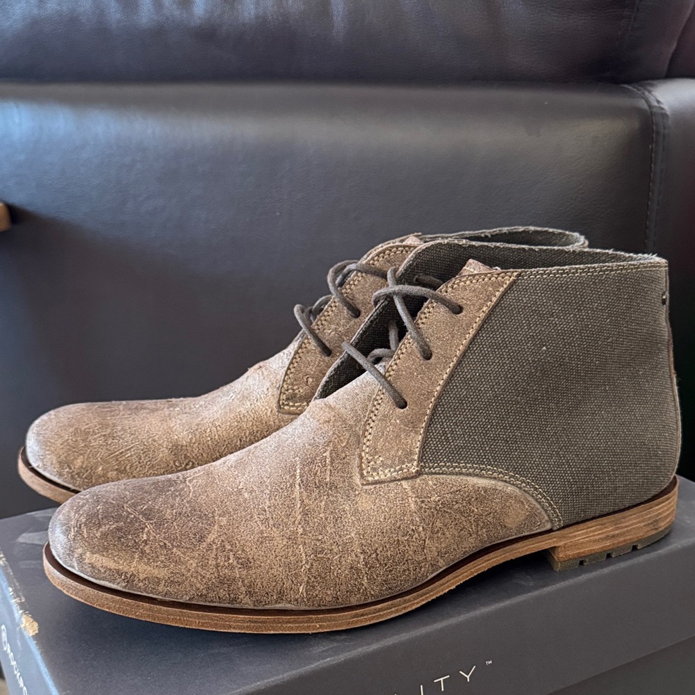 NEW Rockport Brown and Gray Chukka D2N Desert Boots